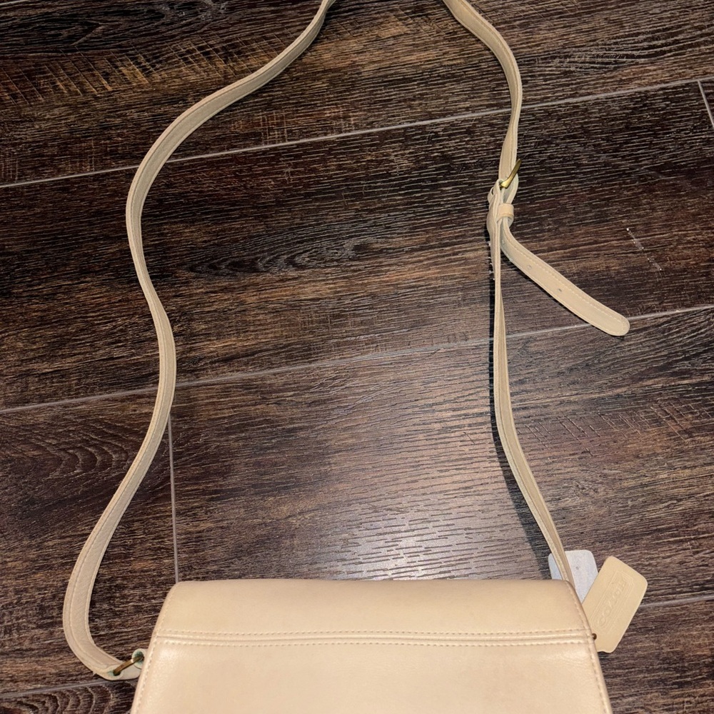 Vintage COACH Tribeca 9092 Beige Leather Flap Shoulder Bag- 1998 - Picture 3 of 8
